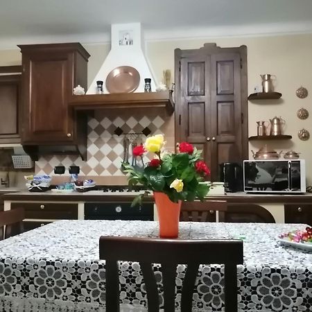 Holiday House Antica Dimora Soggiorni In Langa Centro Storico La Morra Kültér fotó