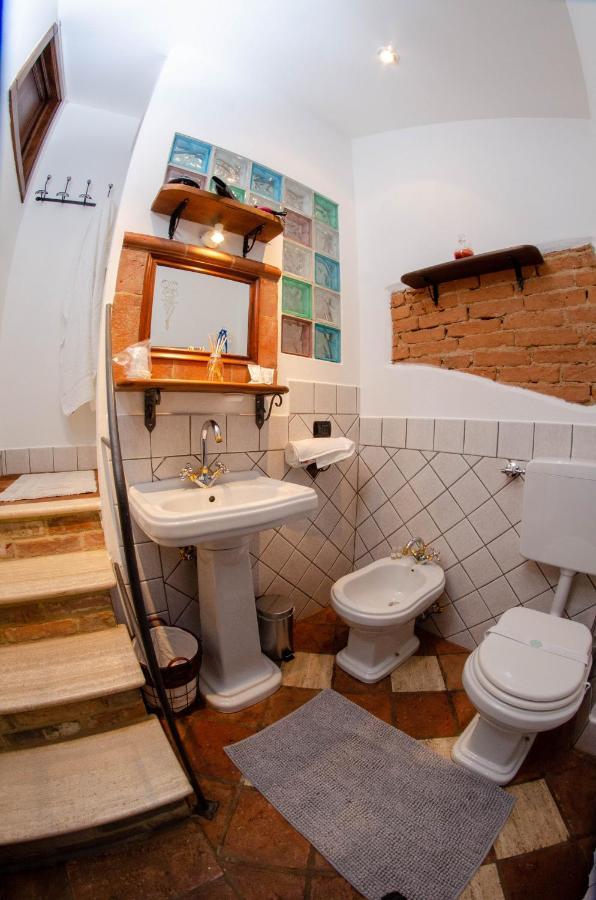 Holiday House Antica Dimora Soggiorni In Langa Centro Storico La Morra Kültér fotó