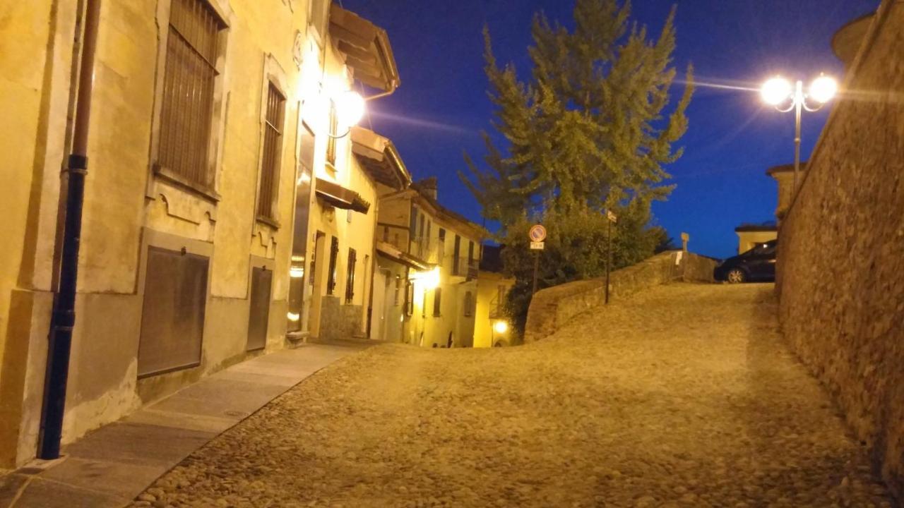 Holiday House Antica Dimora Soggiorni In Langa Centro Storico La Morra Kültér fotó