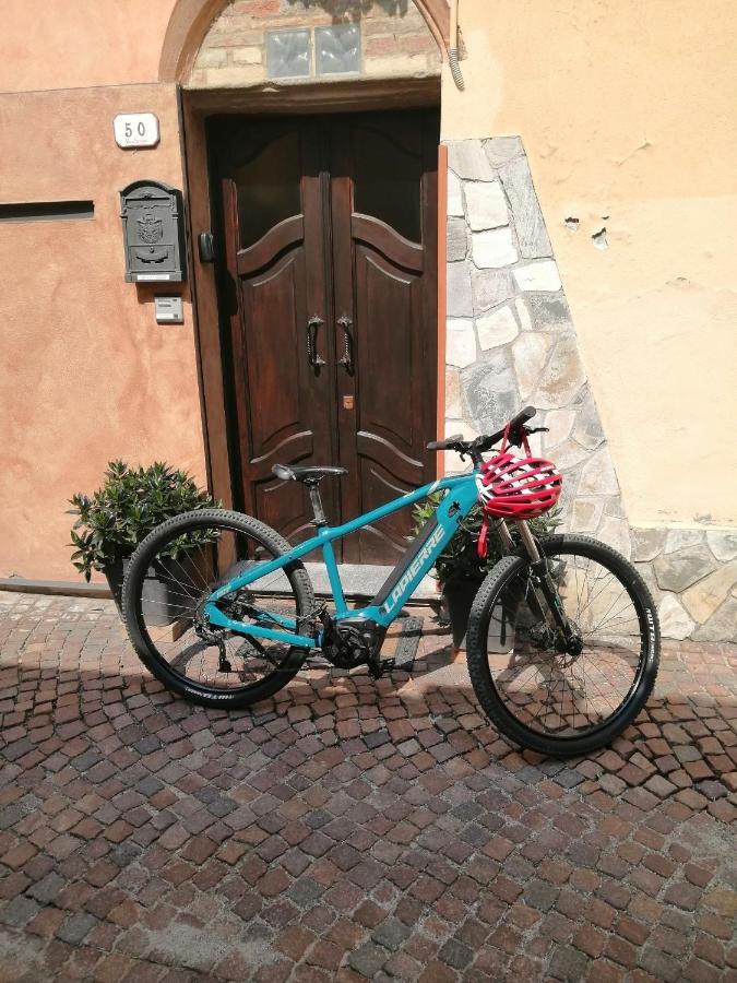 Holiday House Antica Dimora Soggiorni In Langa Centro Storico La Morra Kültér fotó