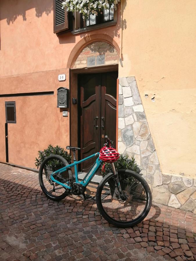 Holiday House Antica Dimora Soggiorni In Langa Centro Storico La Morra Kültér fotó