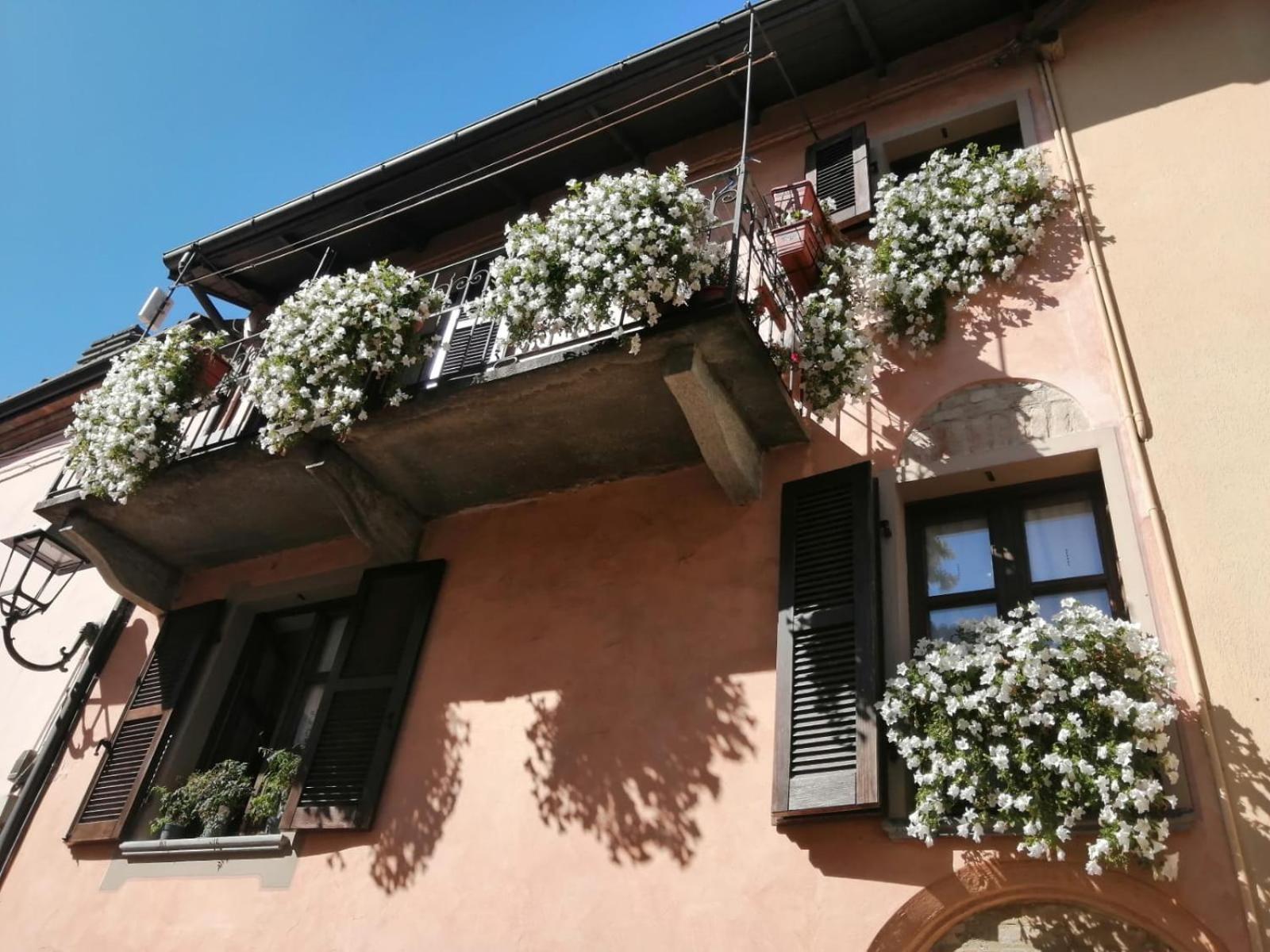Holiday House Antica Dimora Soggiorni In Langa Centro Storico La Morra Kültér fotó