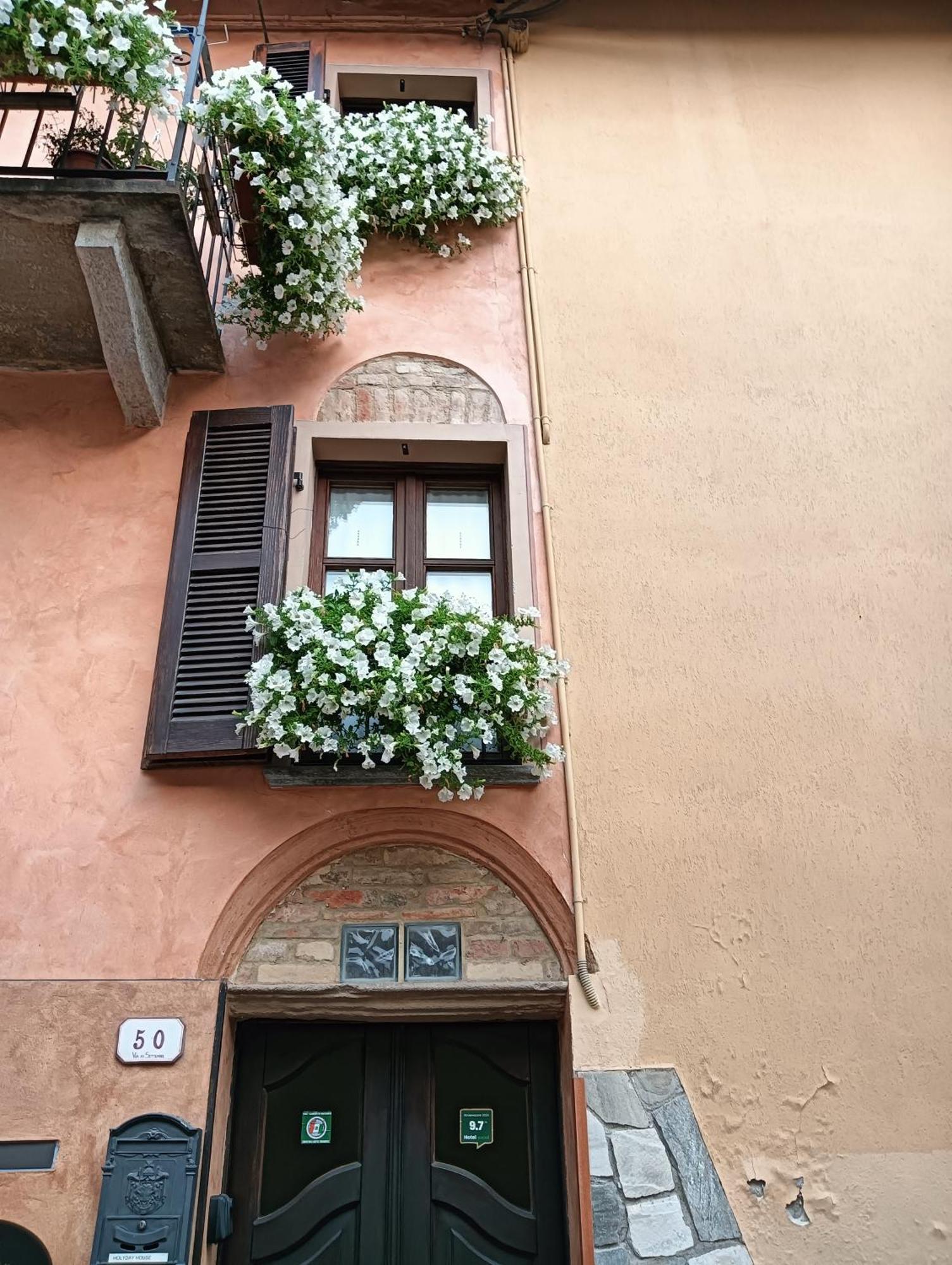 Holiday House Antica Dimora Soggiorni In Langa Centro Storico La Morra Kültér fotó